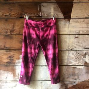 Under Armour Pants - Under Armour Medium Cropped Pink Tie-Dye Leggings Under Armour Pants - Under Armour Medium Cropped Pink Tie-Dye Leggings